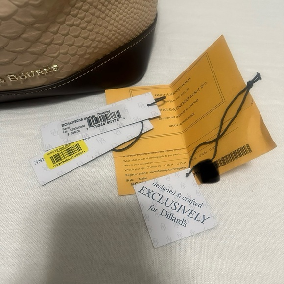 Limited Edition Dooney and Bourke drawstring bucket bag in Alligator - Picture 4 of 13